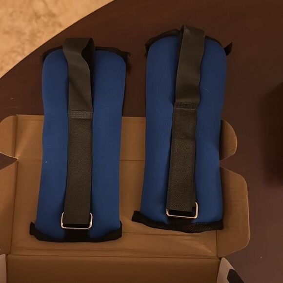 Ankle/ wrist weights  2- 1 lb. Weights
New without tags- unused
Bin - E - Picture 4 of 5
